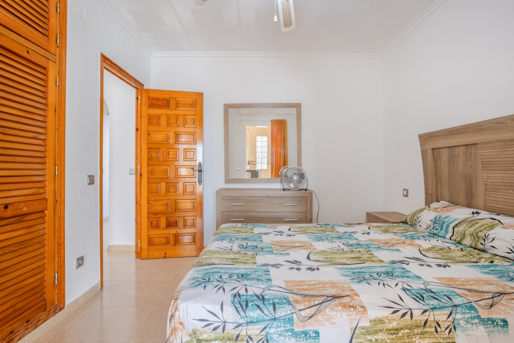 Bedroom in villa for sale in Torrevieja