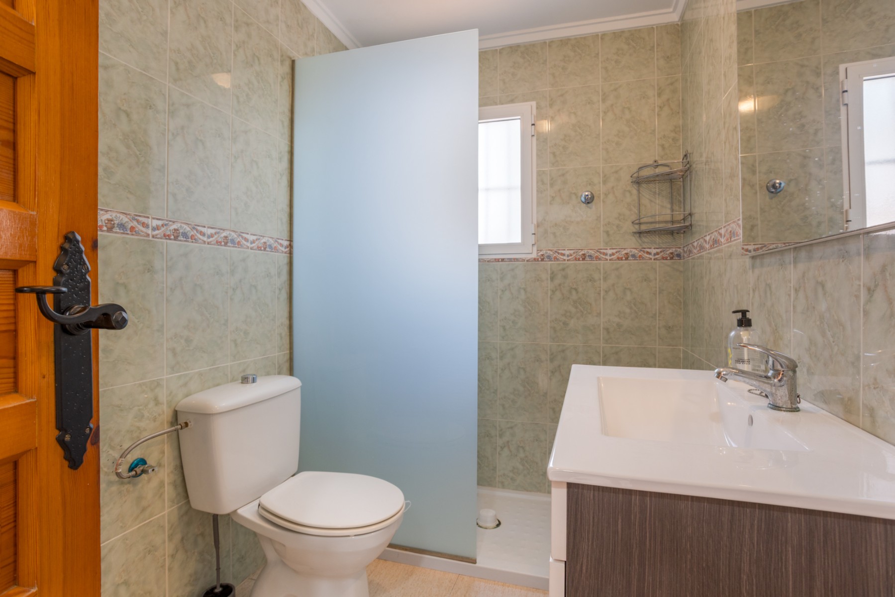 Bathroom in villa for sale in Torrevieja