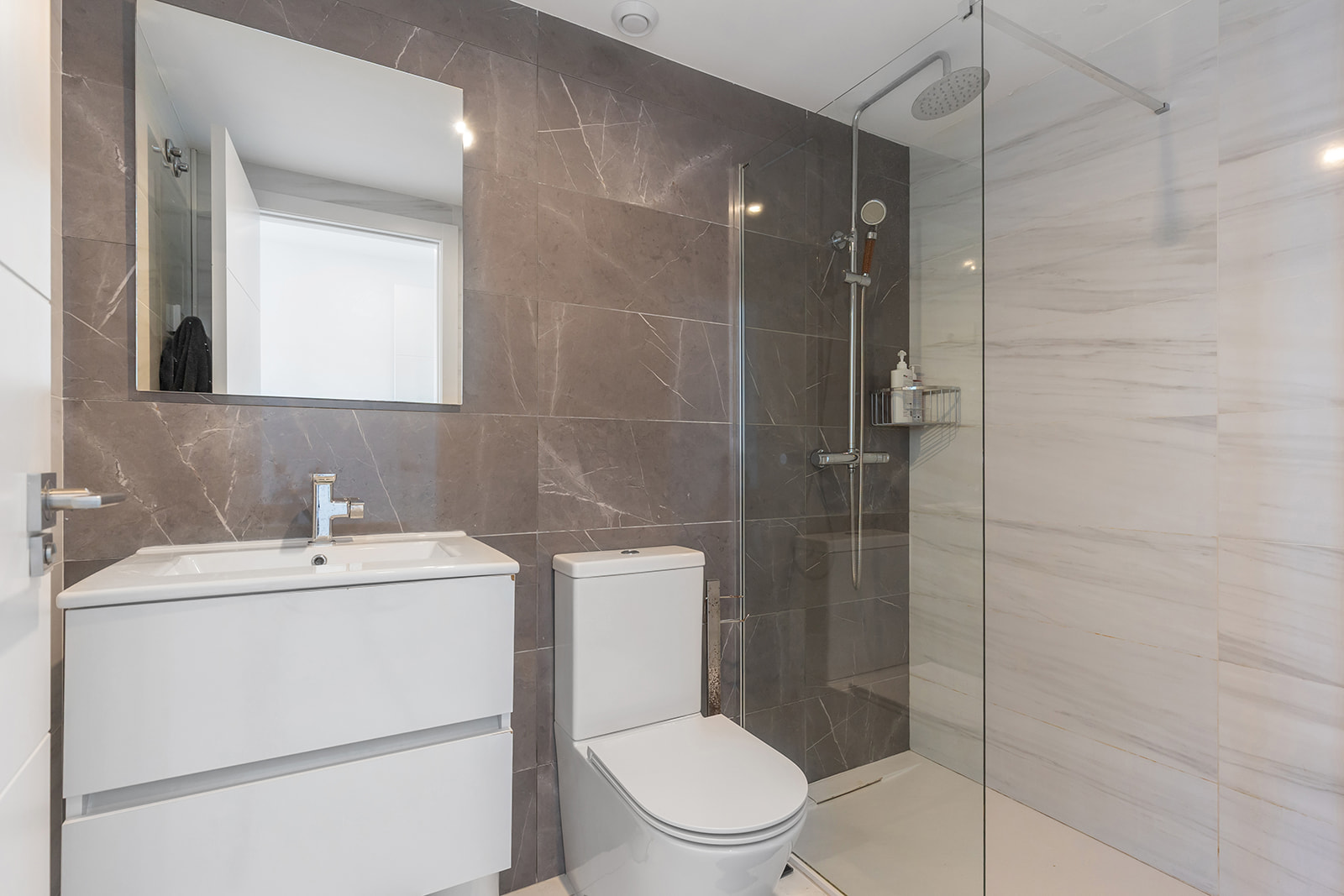 Bedroom in apartment for sale in Torrevieja
