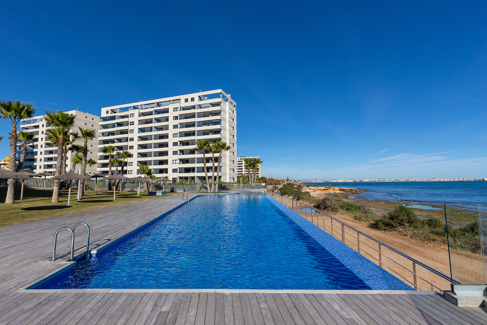Master bedroom in apartment for sale in Torrevieja