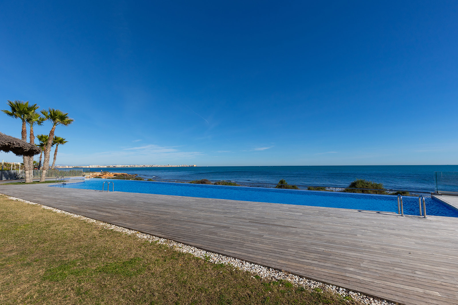 Bedroom in apartment for sale in Torrevieja
