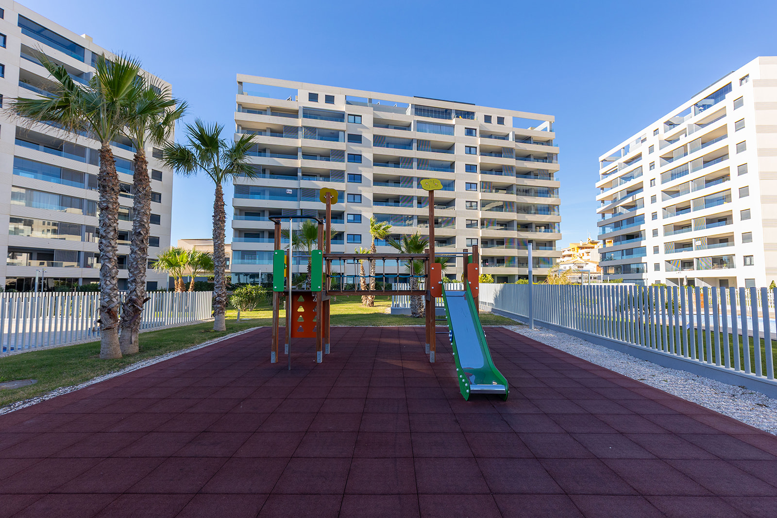 Bedroom in apartment for sale in Torrevieja