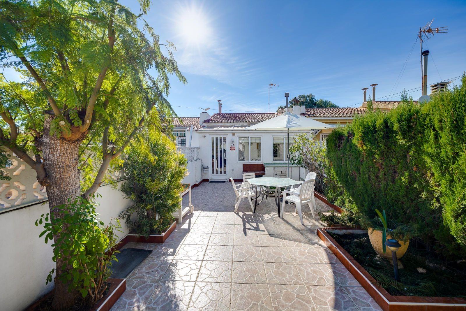 Bedrooms: 2, Bathrooms: 1, Villa in Torrevieja, Alicante, Spain