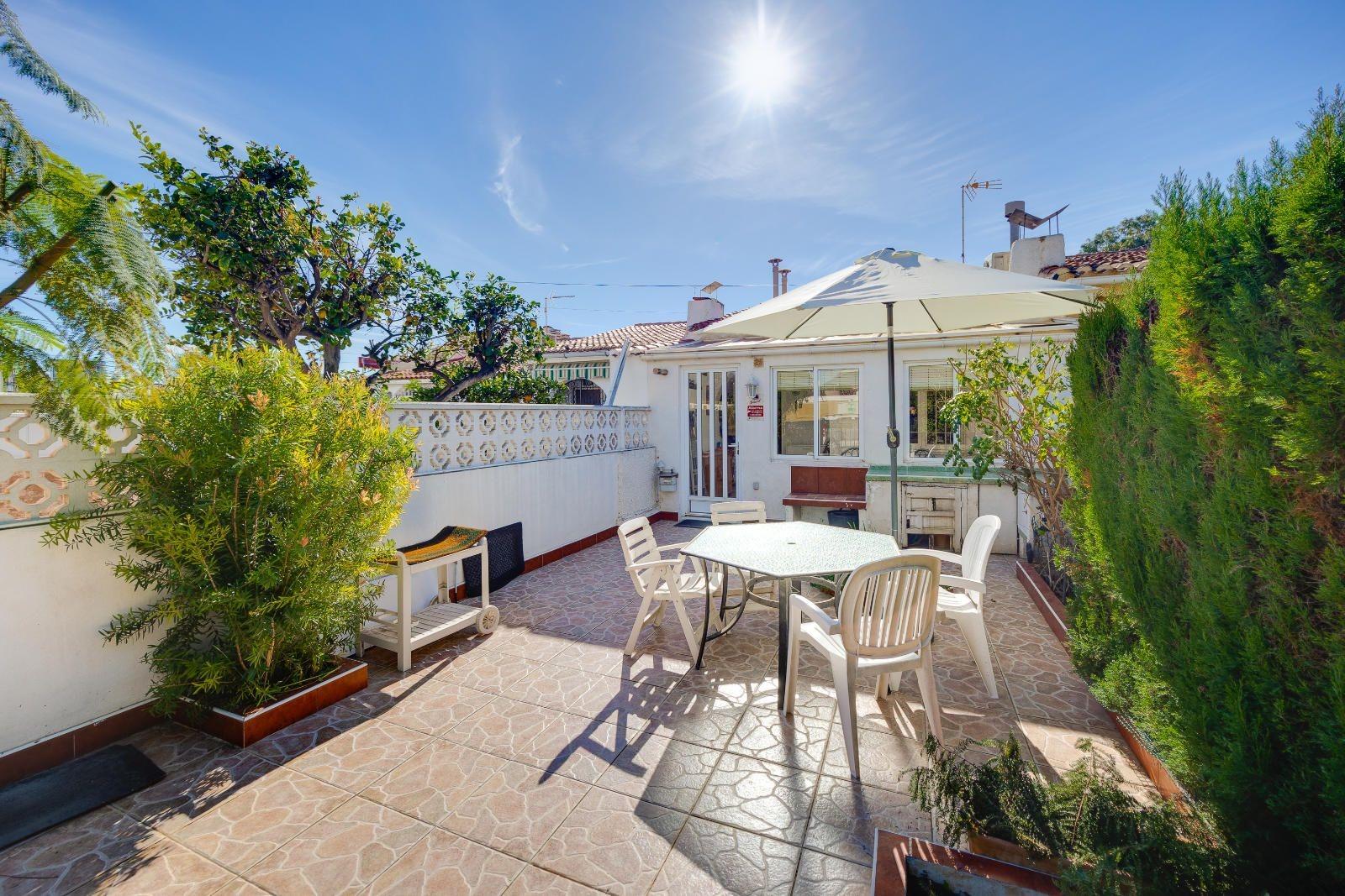 Bedrooms: 2, Bathrooms: 1, Villa in Torrevieja, Alicante, Spain