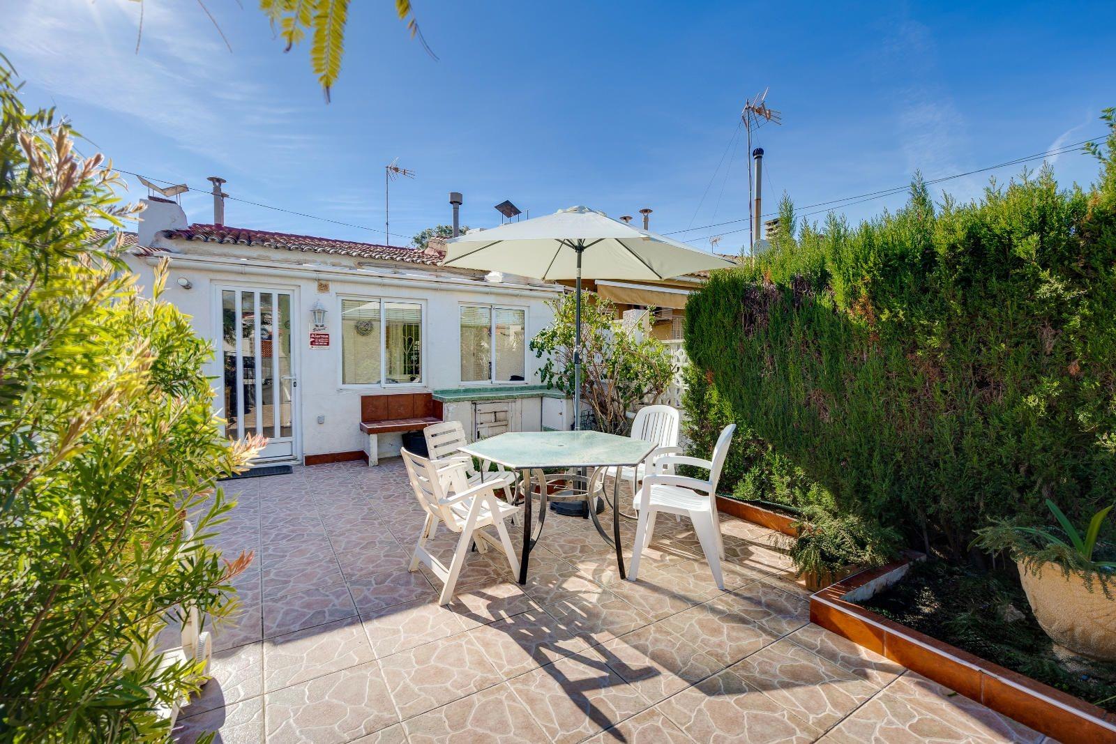 Garden in villa for sale in Torrevieja