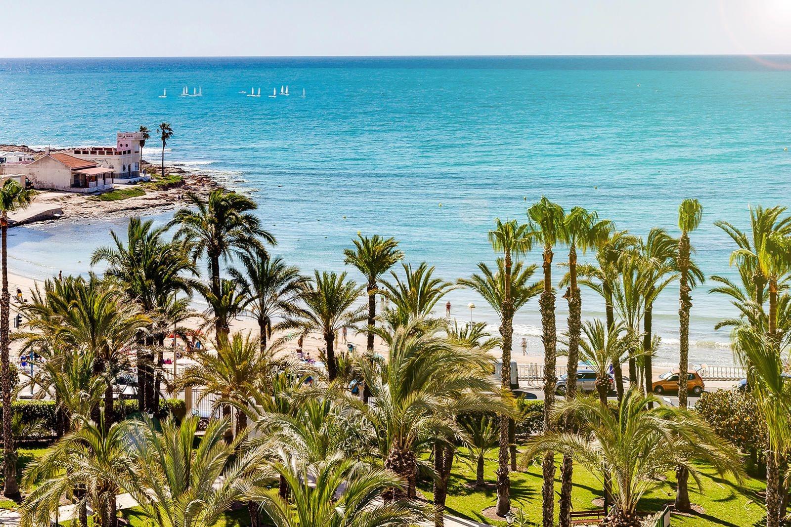 Master bedroom in villa for sale in Torrevieja