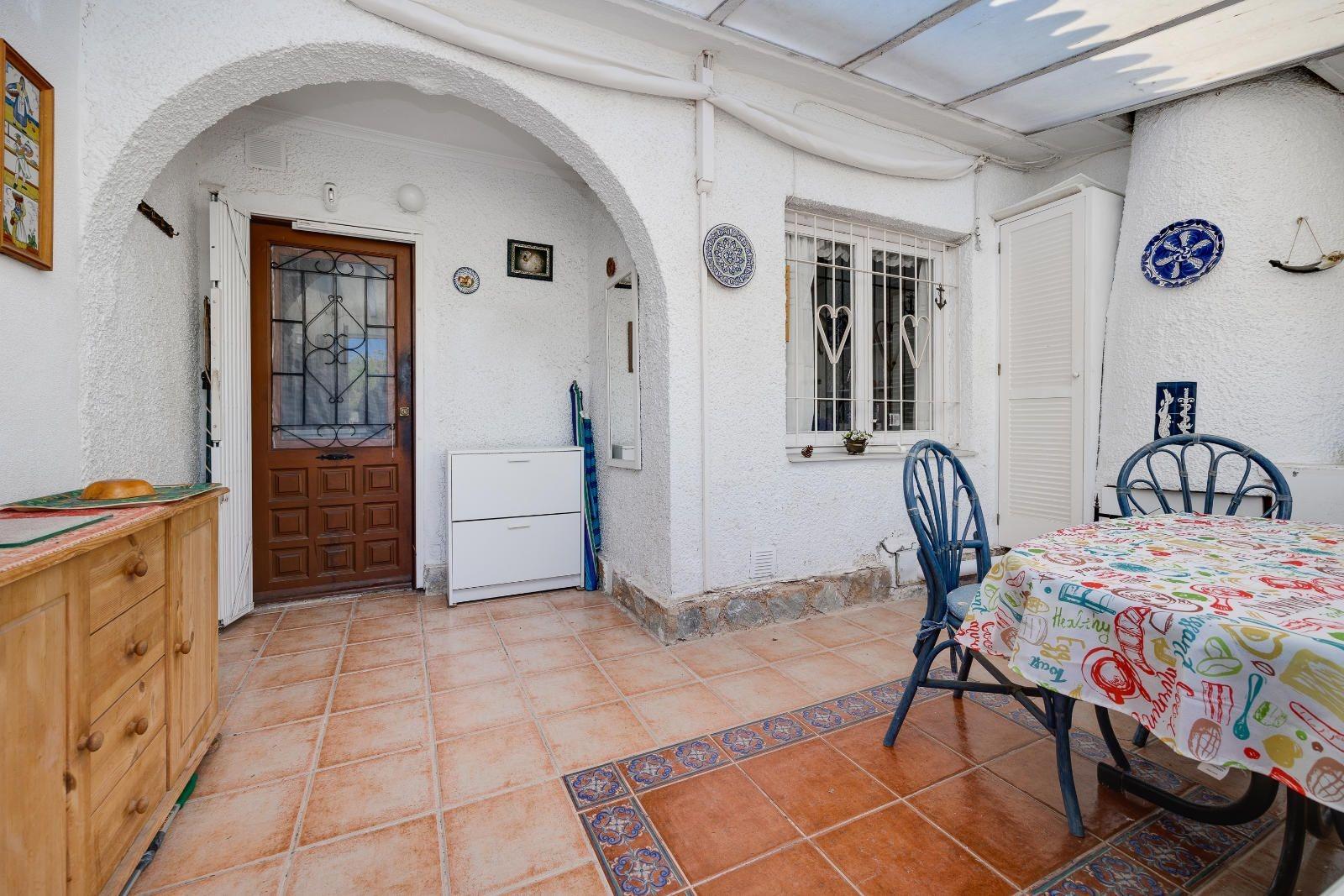 Bedrooms: 2, Bathrooms: 1, Villa in Torrevieja, Alicante, Spain