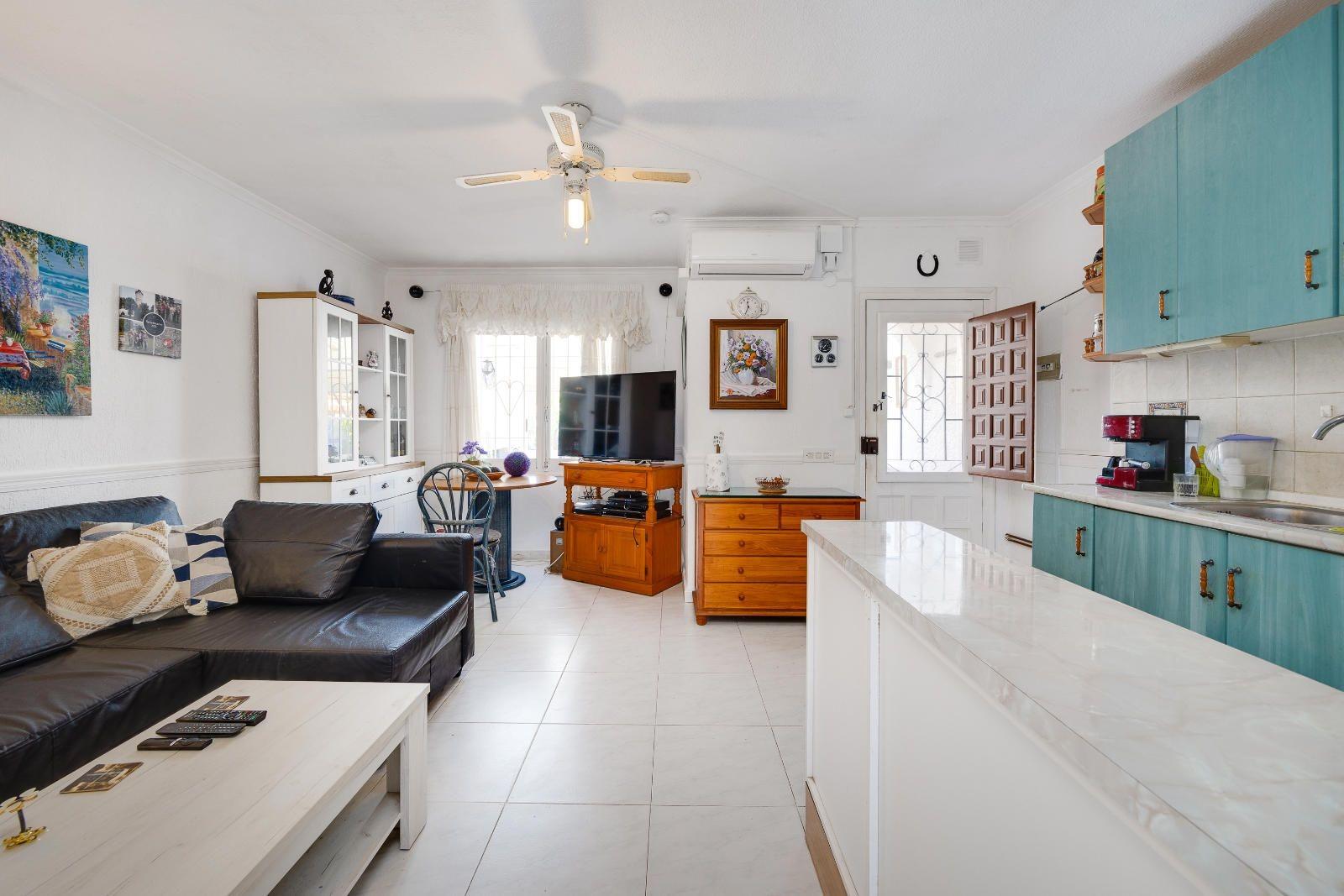 Terrace in villa for sale in Torrevieja