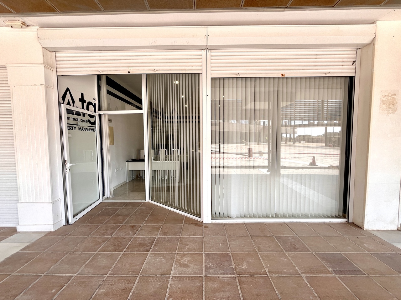 Garden in commercial for sale in Playa Flamenca
