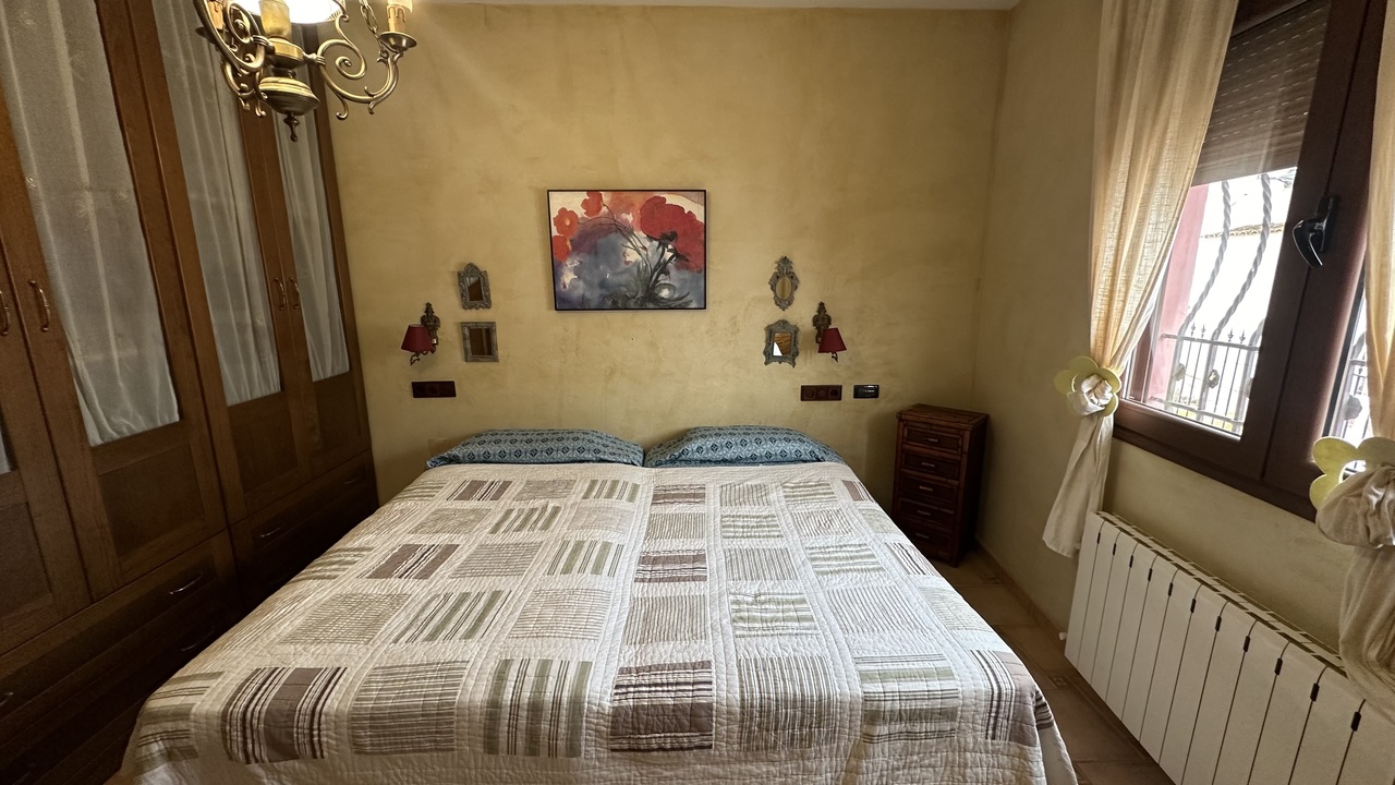 Master bedroom in villa for sale in San Miguel de Salinas