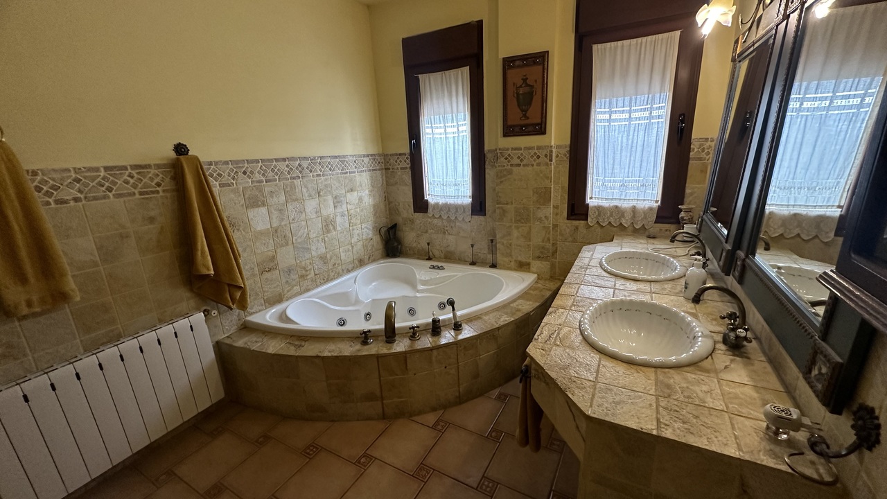 Bedroom in villa for sale in San Miguel de Salinas