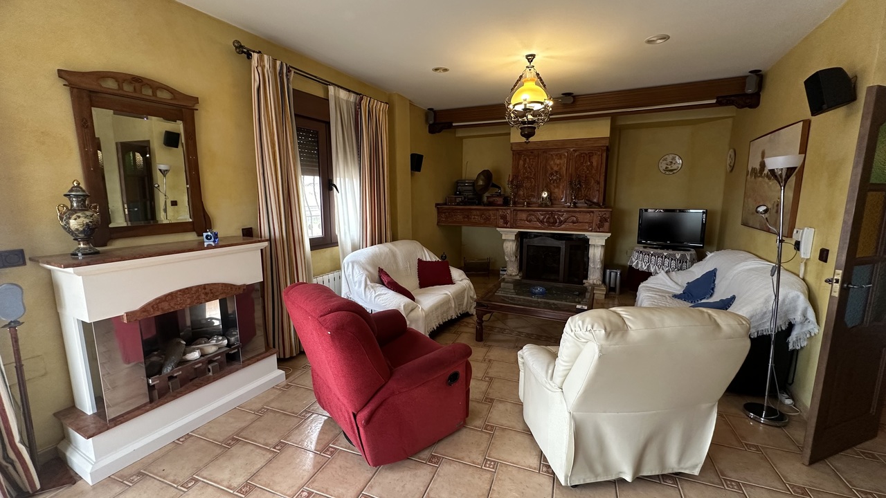 Master bedroom in villa for sale in San Miguel de Salinas