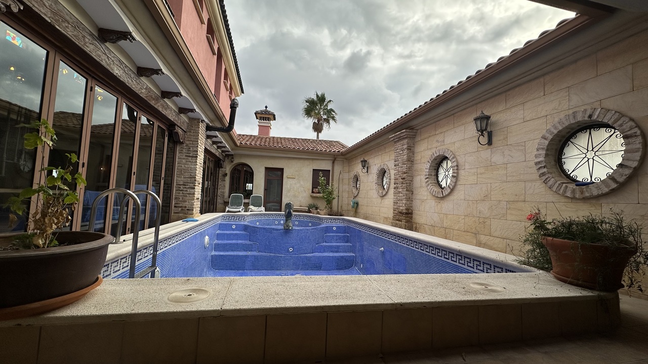 Pool area in villa for sale in San Miguel de Salinas