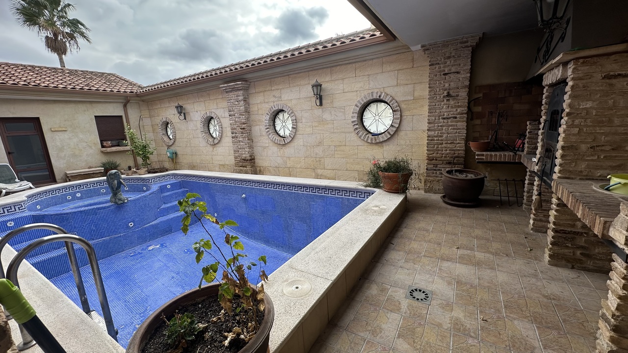 Dining area in villa for sale in San Miguel de Salinas