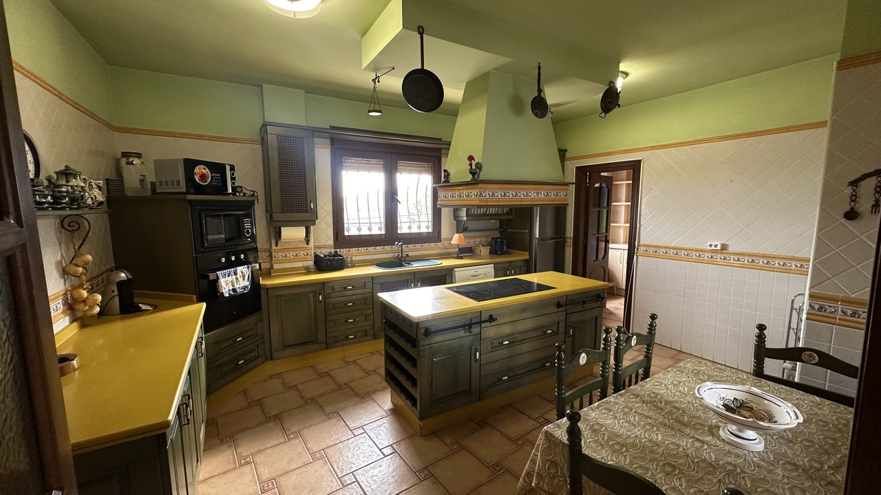 Dining area in villa for sale in San Miguel de Salinas