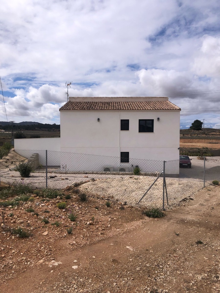 Bathroom in villa for sale in Pinoso