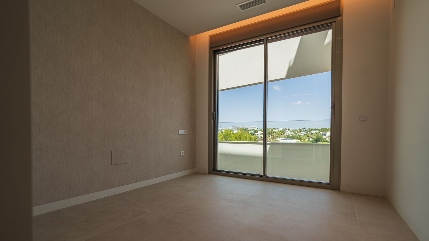 Bedroom in apartment for sale in Orihuela