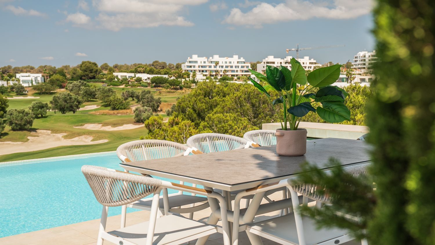 A luxury villa first line to the Las Colinas golf course in Orihuela Costa, this property boasts a s