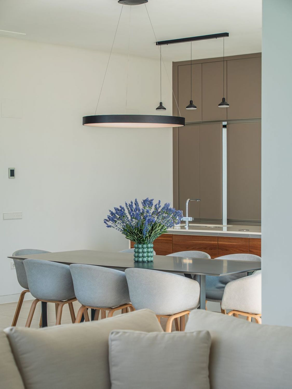 A luxury villa first line to the Las Colinas golf course in Orihuela Costa, this property boasts a s