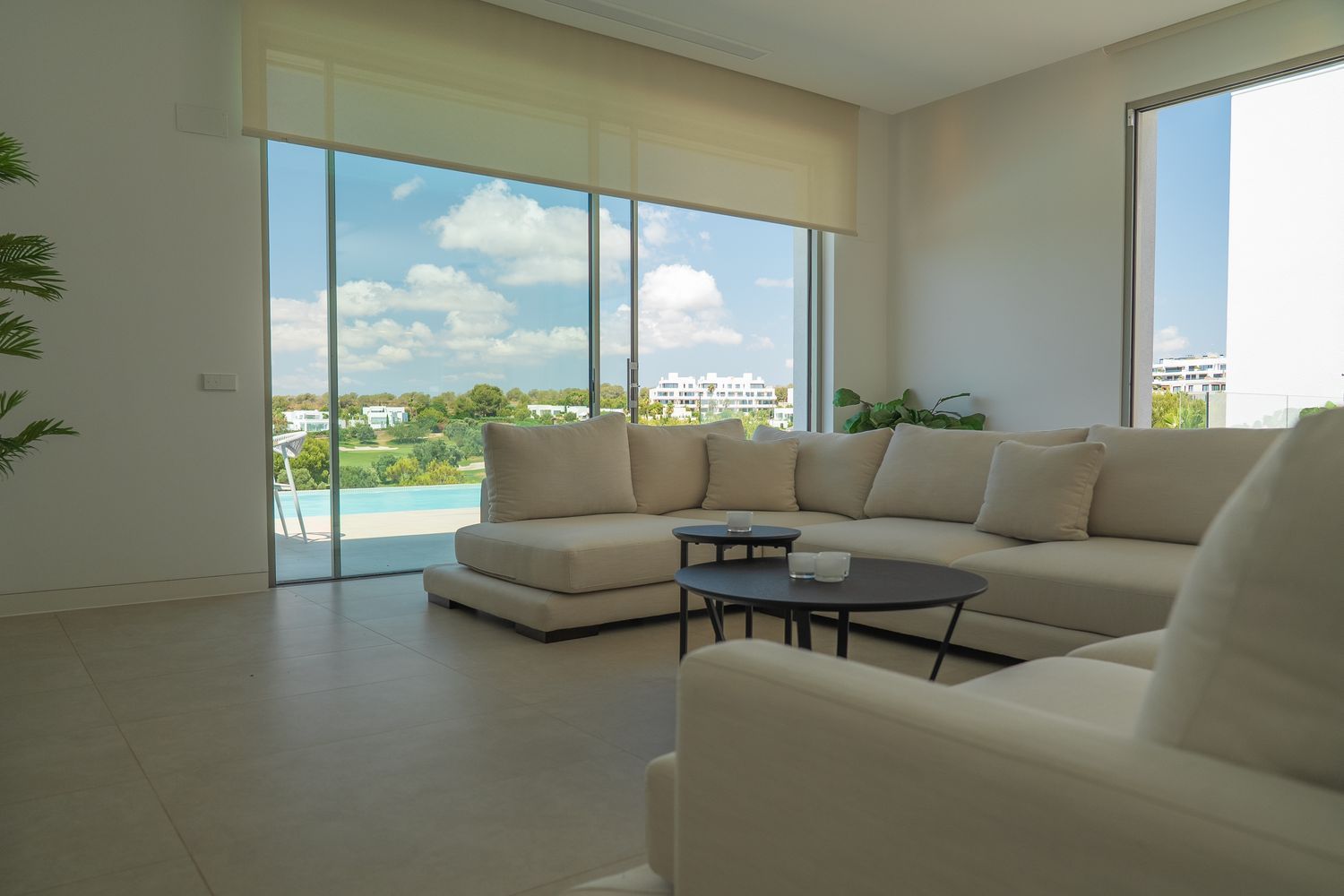 A luxury villa first line to the Las Colinas golf course in Orihuela Costa, this property boasts a s