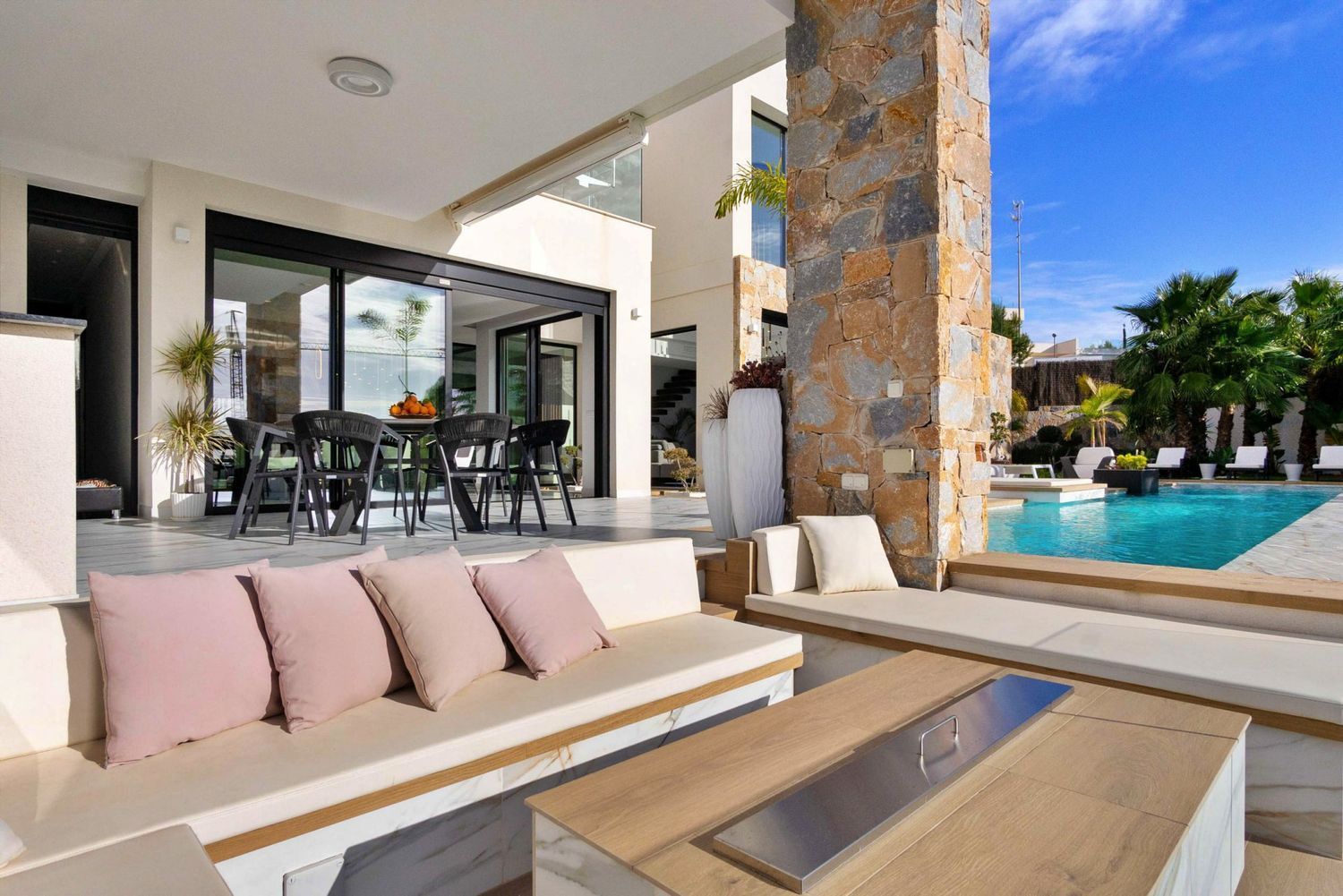 Terrace in villa for sale in Orihuela