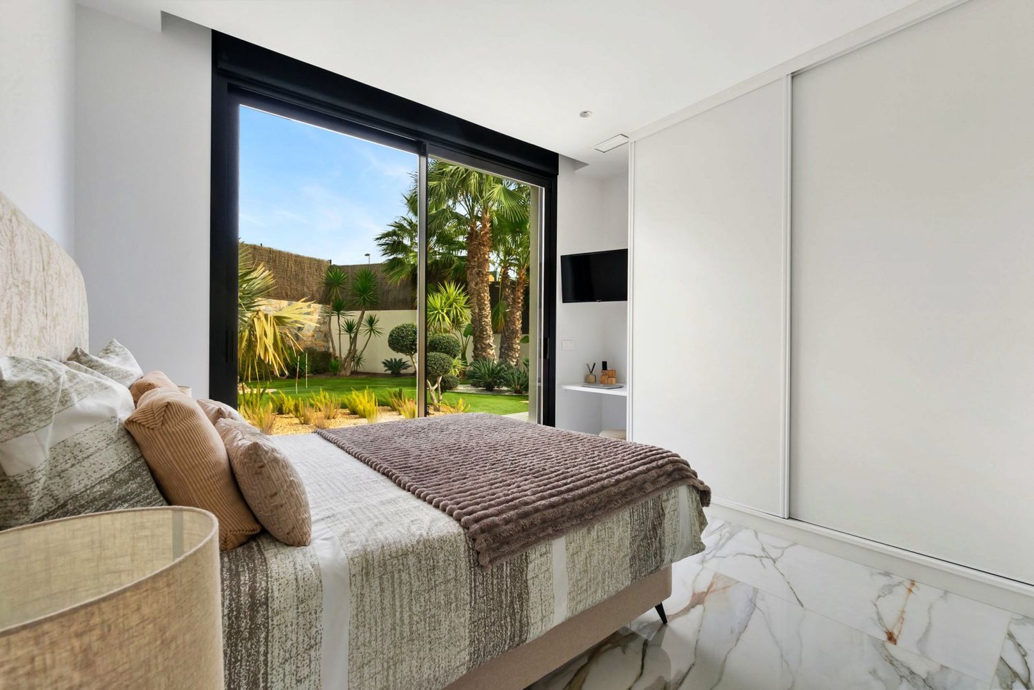 Master bedroom in villa for sale in Orihuela