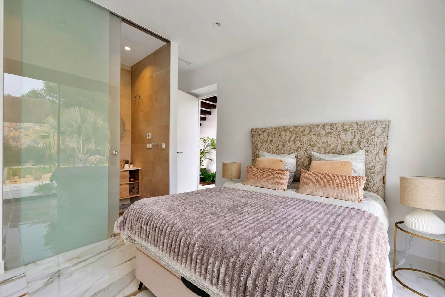 Bathroom in villa for sale in Orihuela