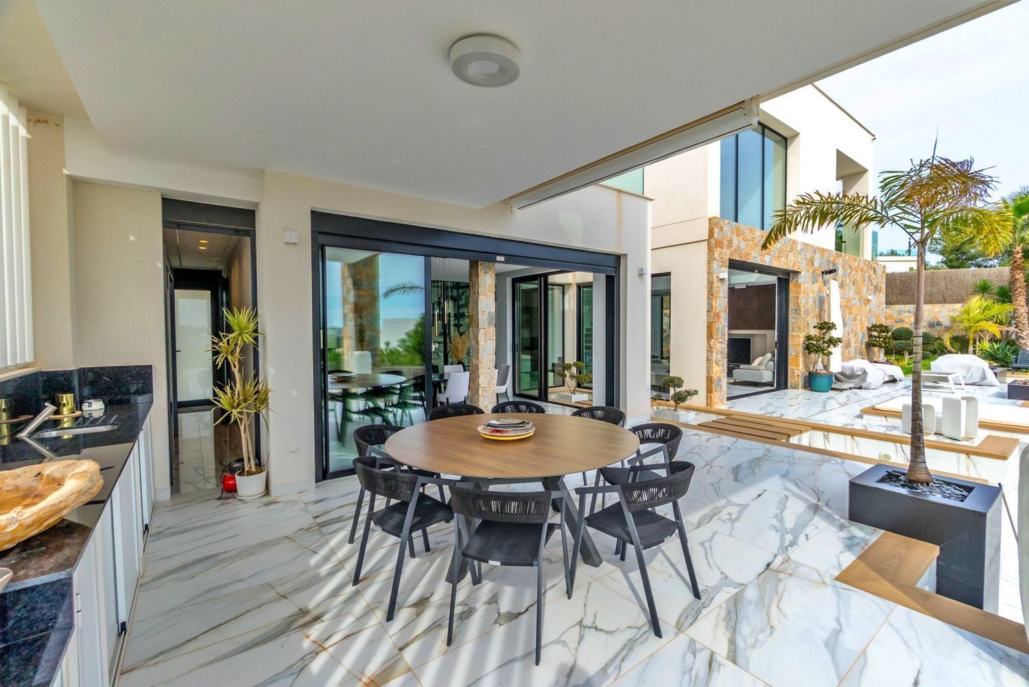 Terrace in villa for sale in Orihuela