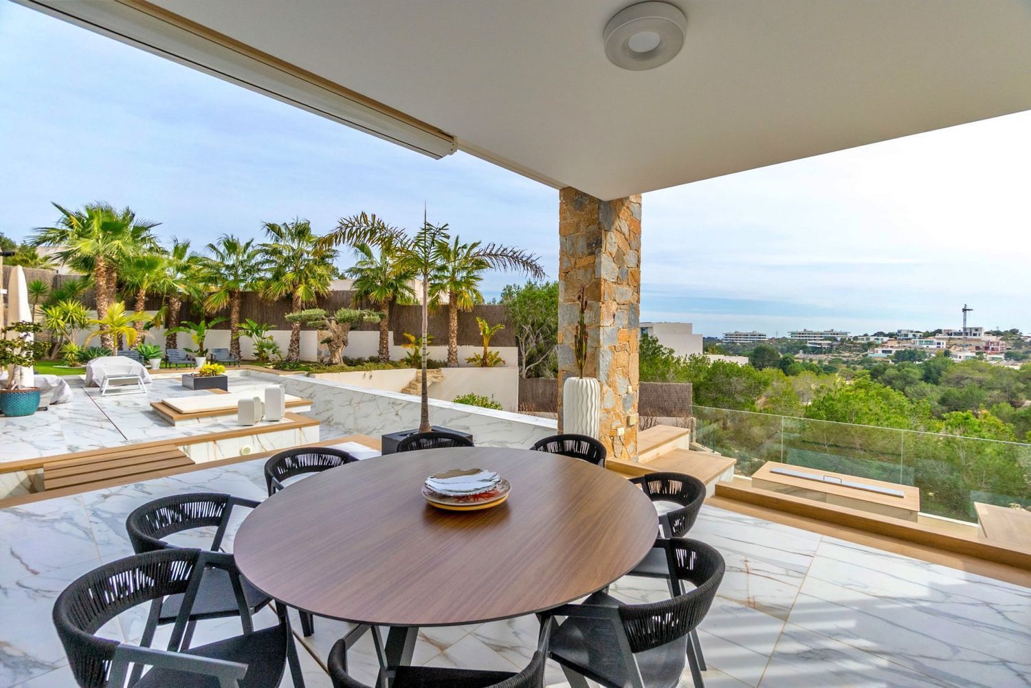 Pool area in villa for sale in Orihuela