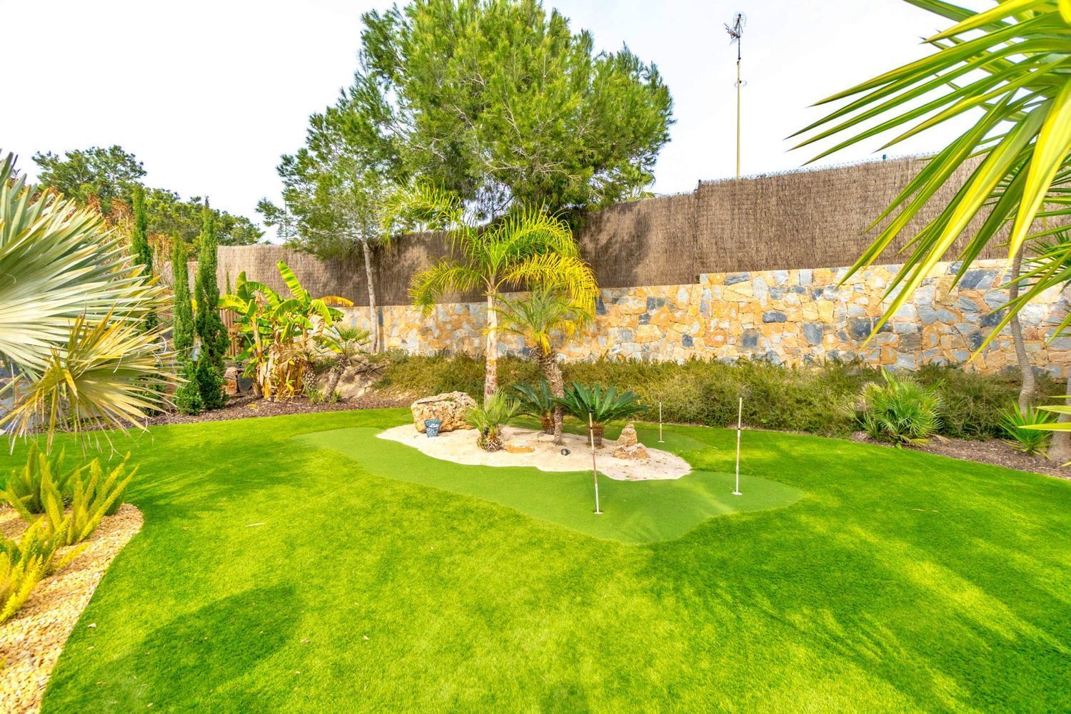 Garden in villa for sale in Orihuela