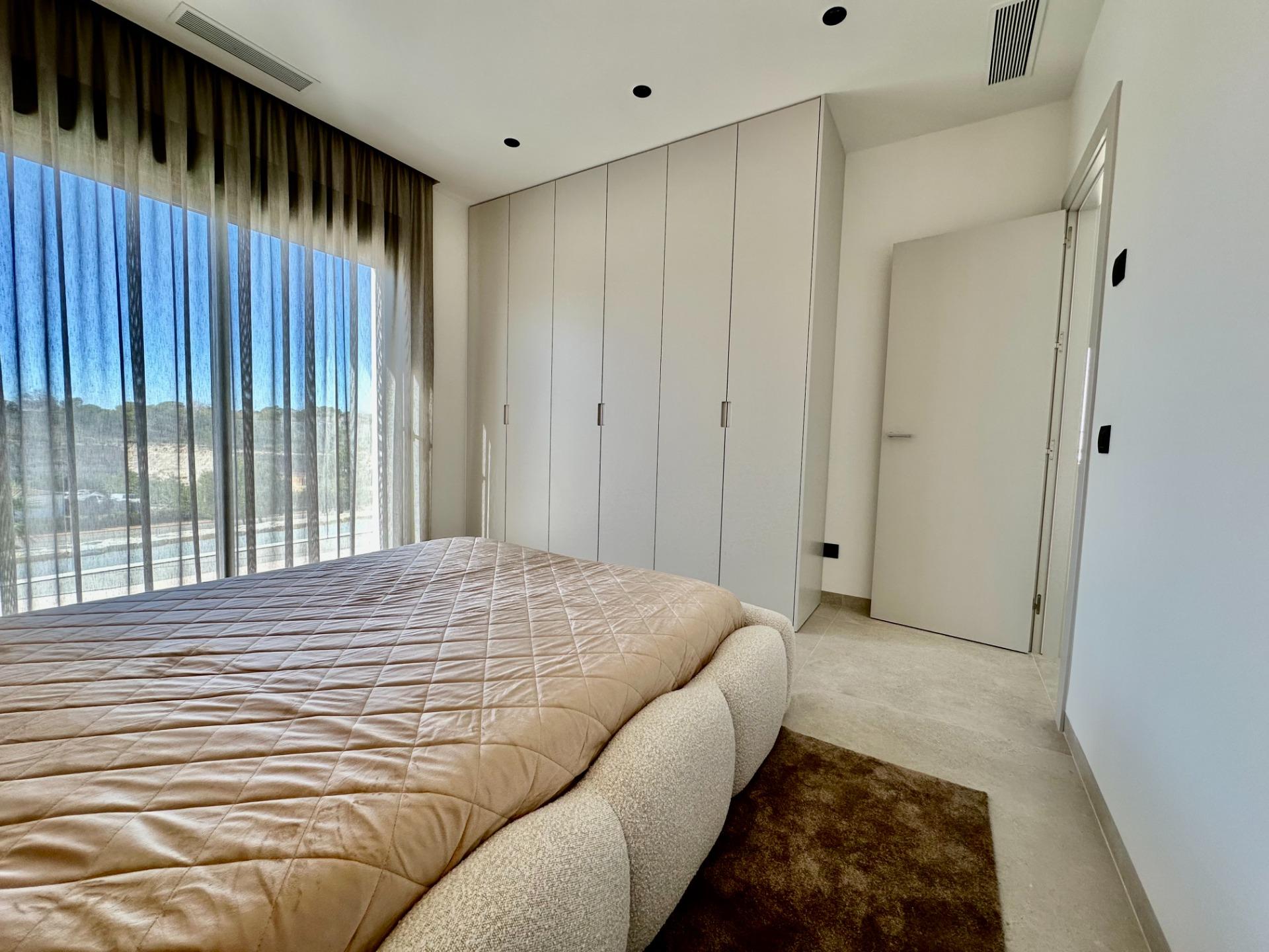 Master bedroom in villa for sale in Orihuela