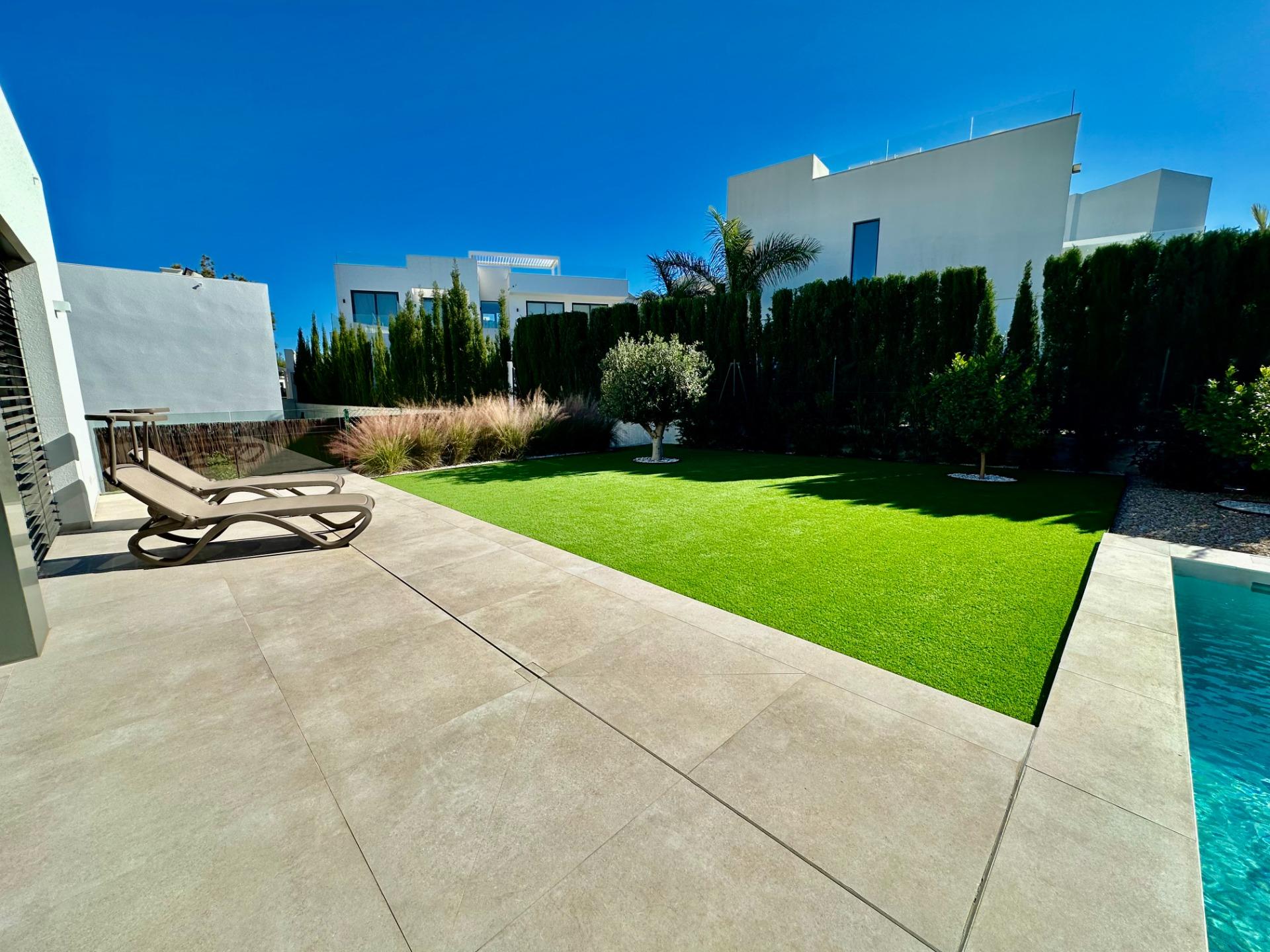 Master bedroom in villa for sale in Orihuela