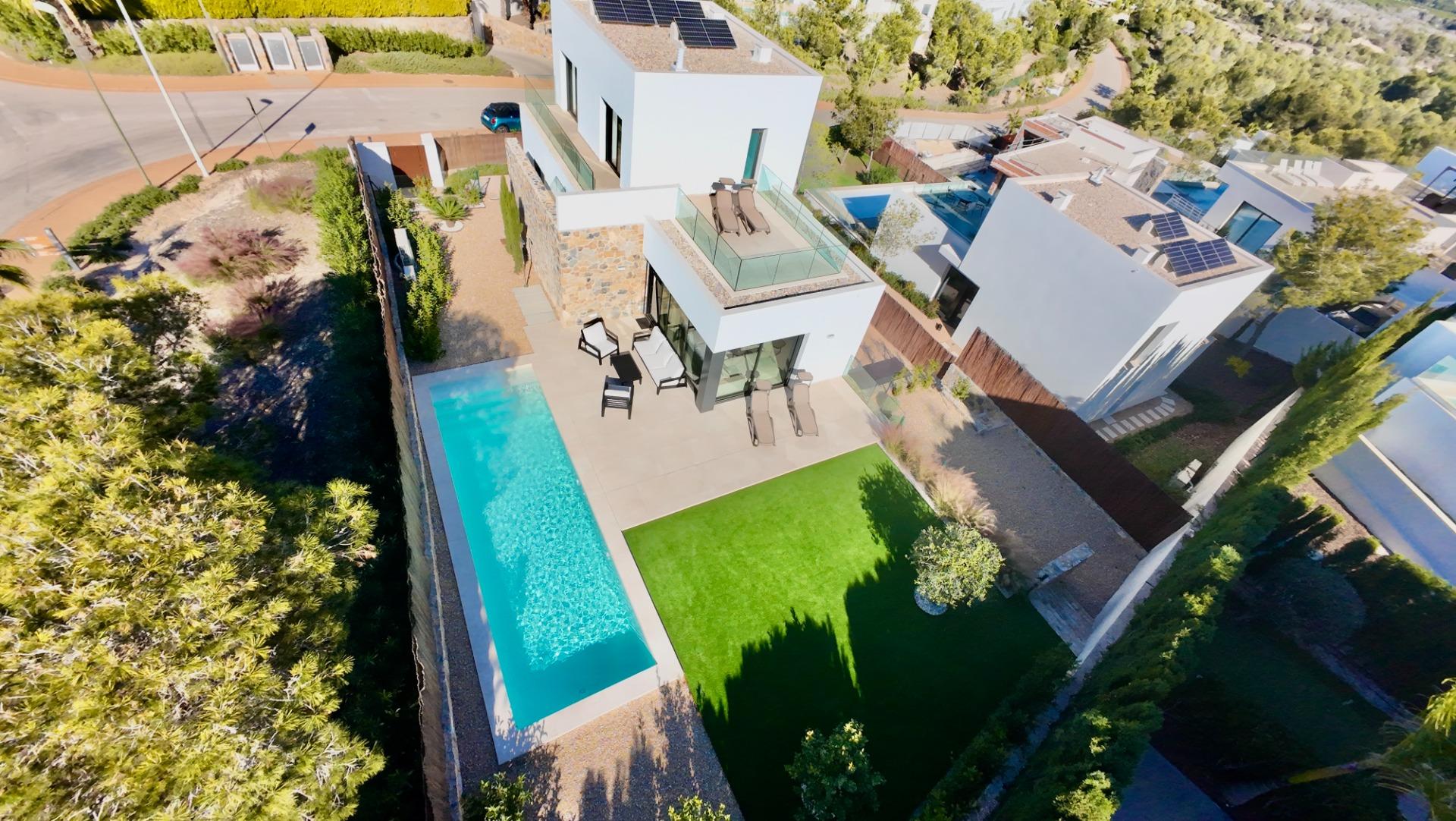 Pool area in villa for sale in Orihuela