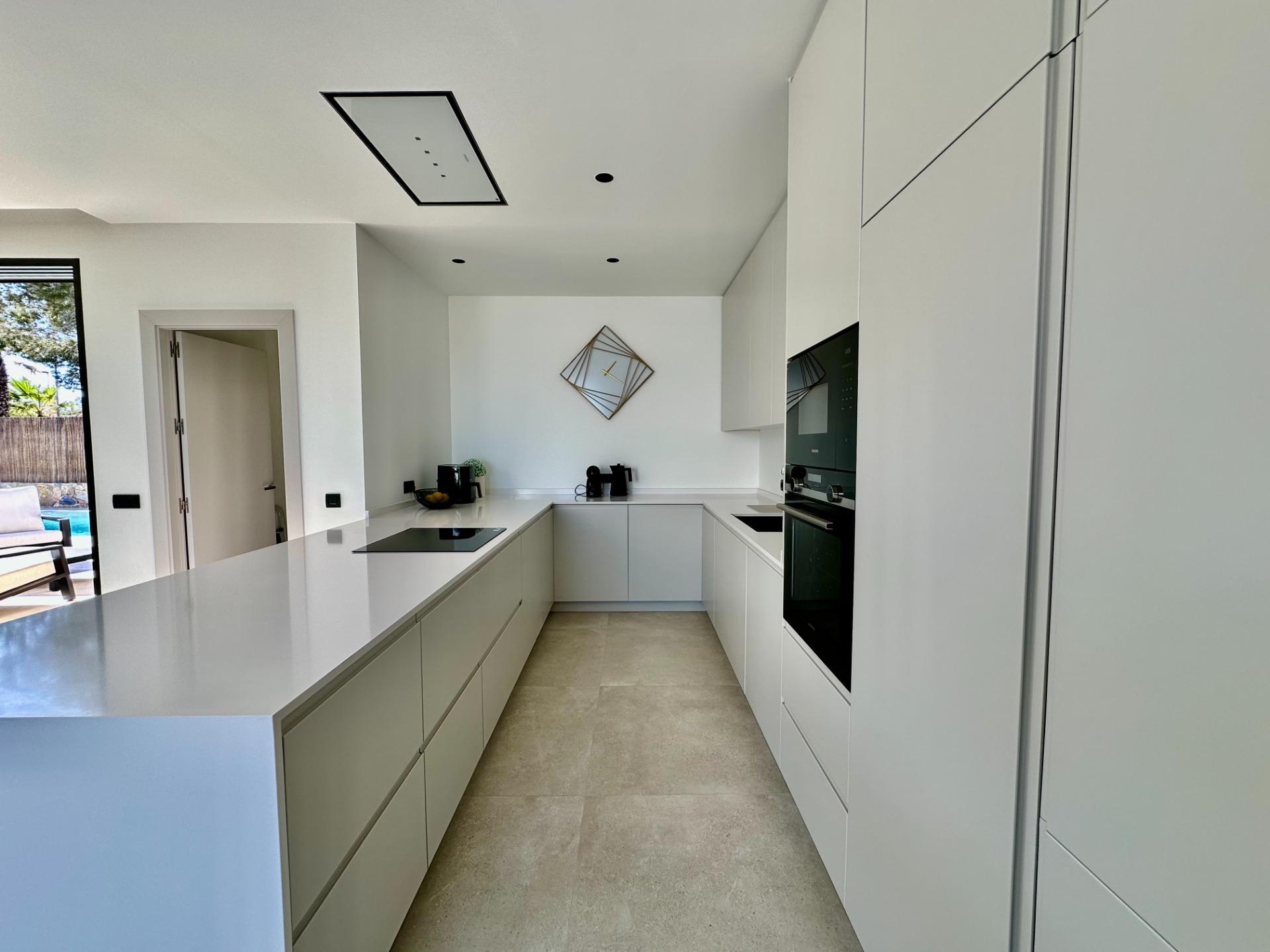 Pool area in villa for sale in Orihuela