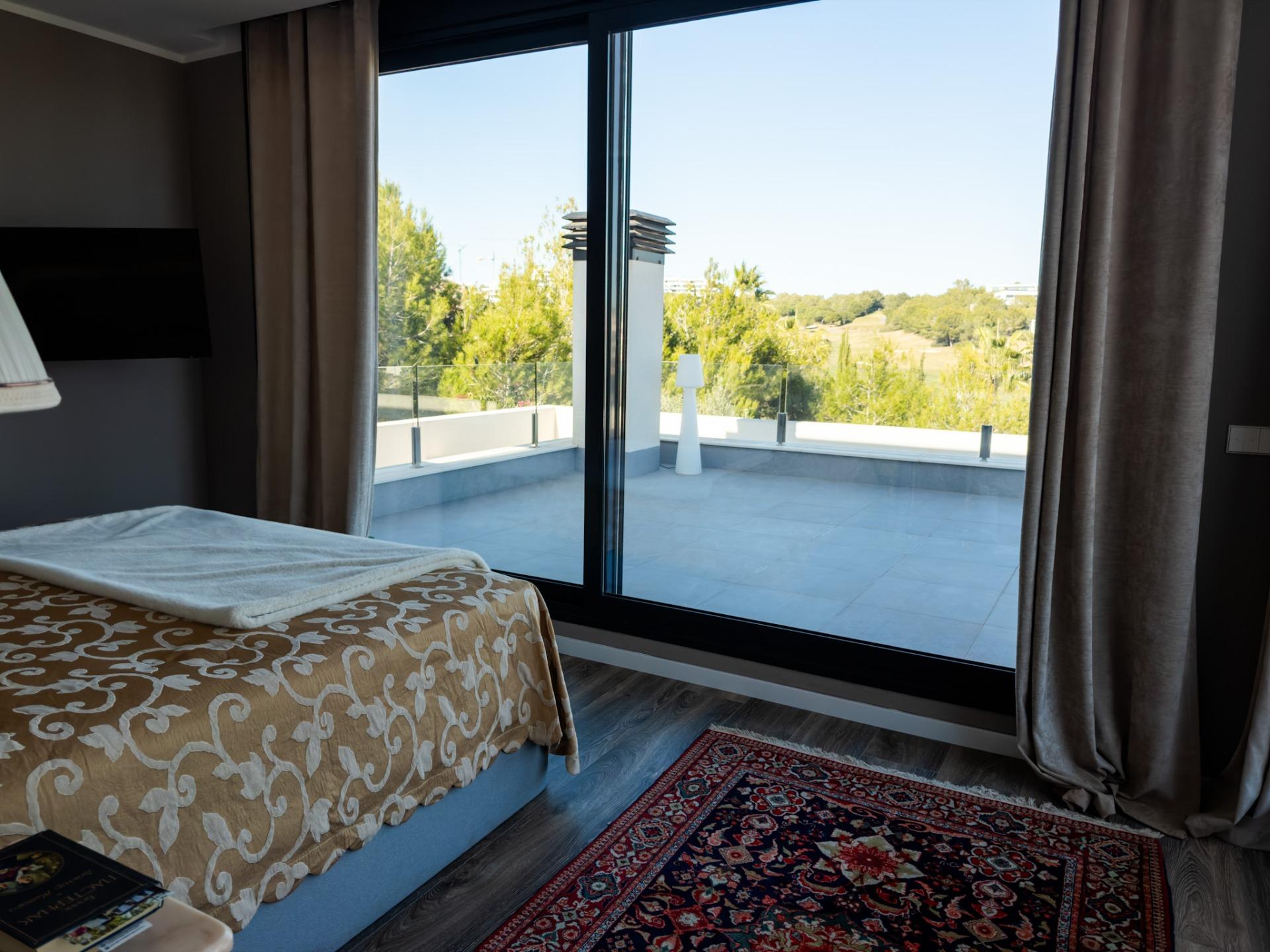 Bathroom in villa for sale in Orihuela
