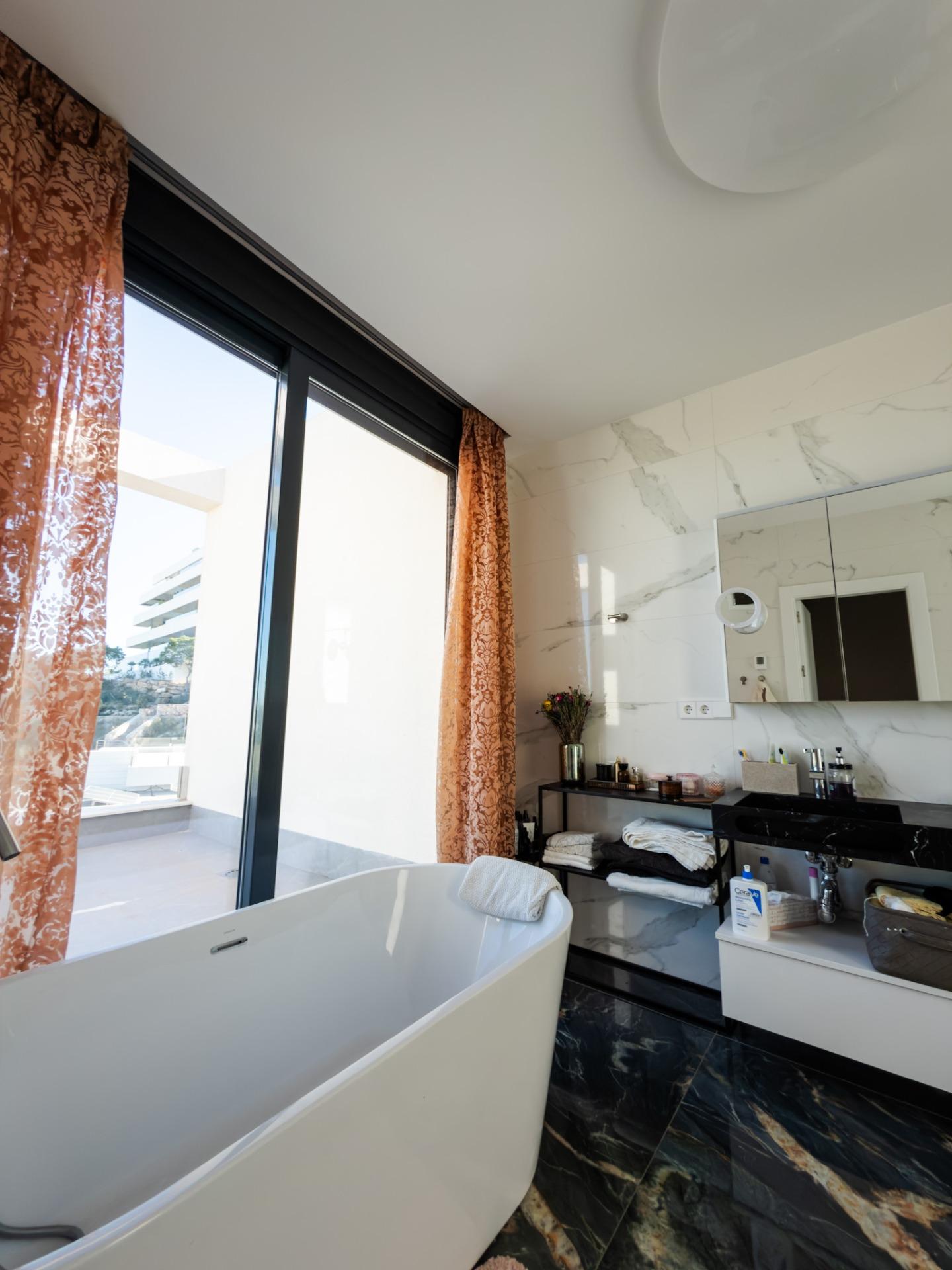 Garden in villa for sale in Orihuela