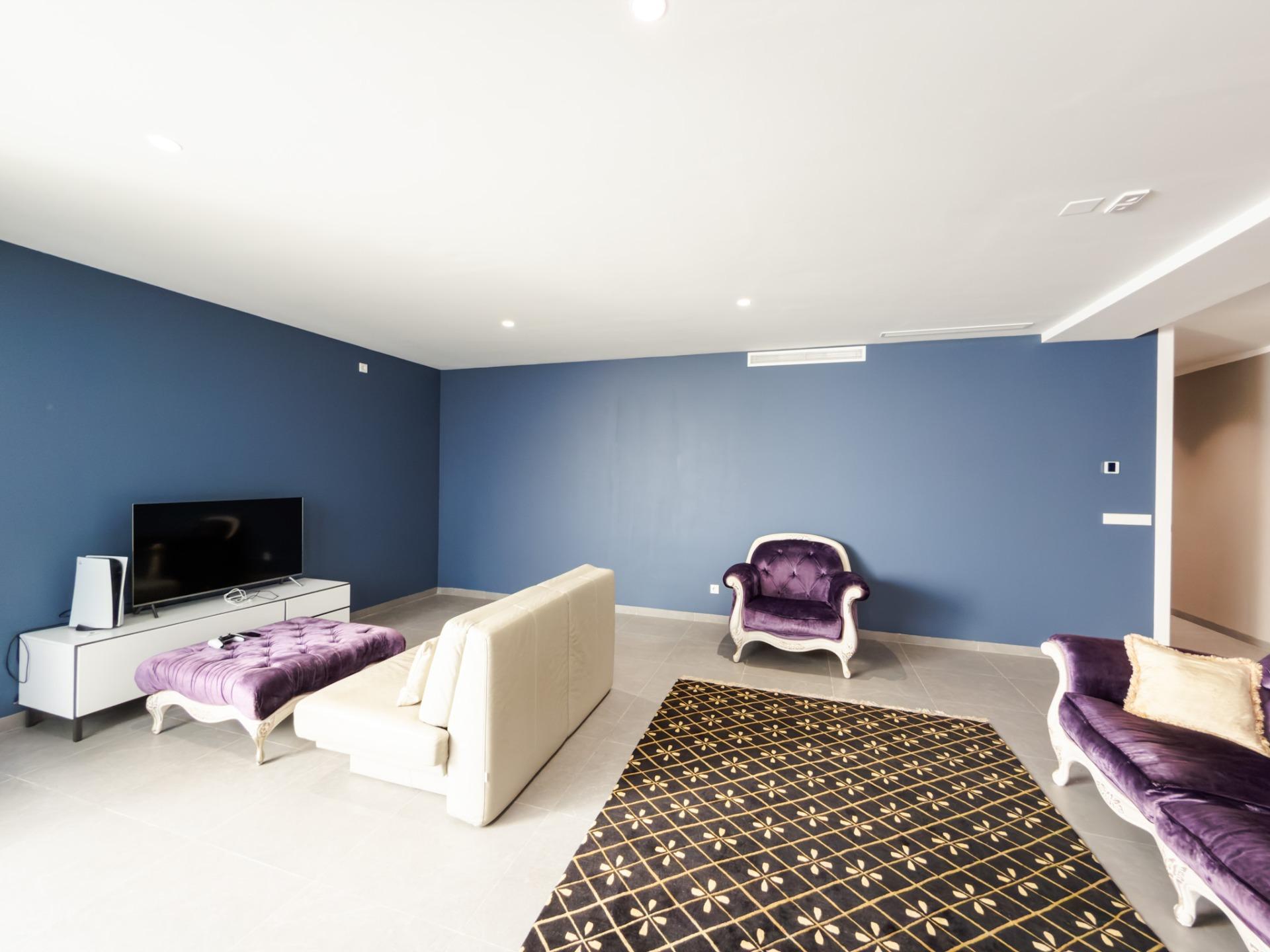 Pool area in villa for sale in Orihuela