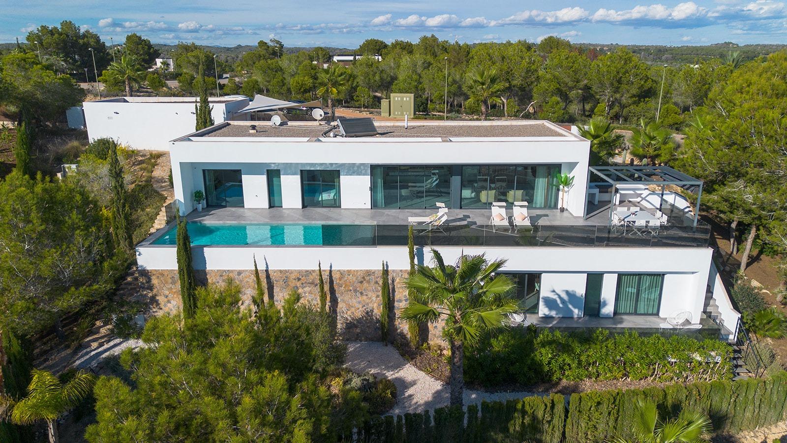 Luxury 4-Bedroom Villa with Golf Views in Las Colinas Golf & Country Club This spectacular modern vi
