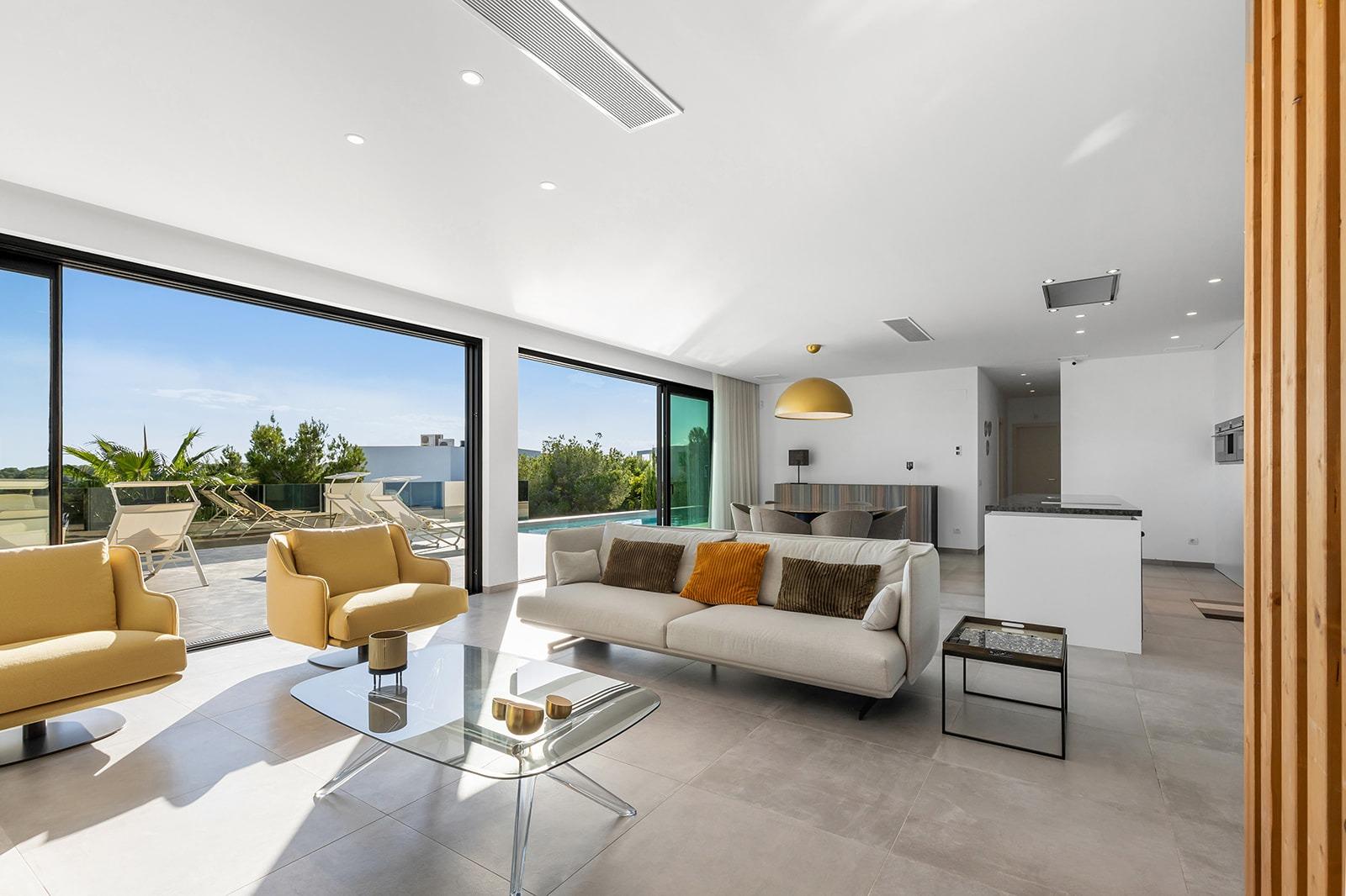 Master bedroom in villa for sale in Orihuela