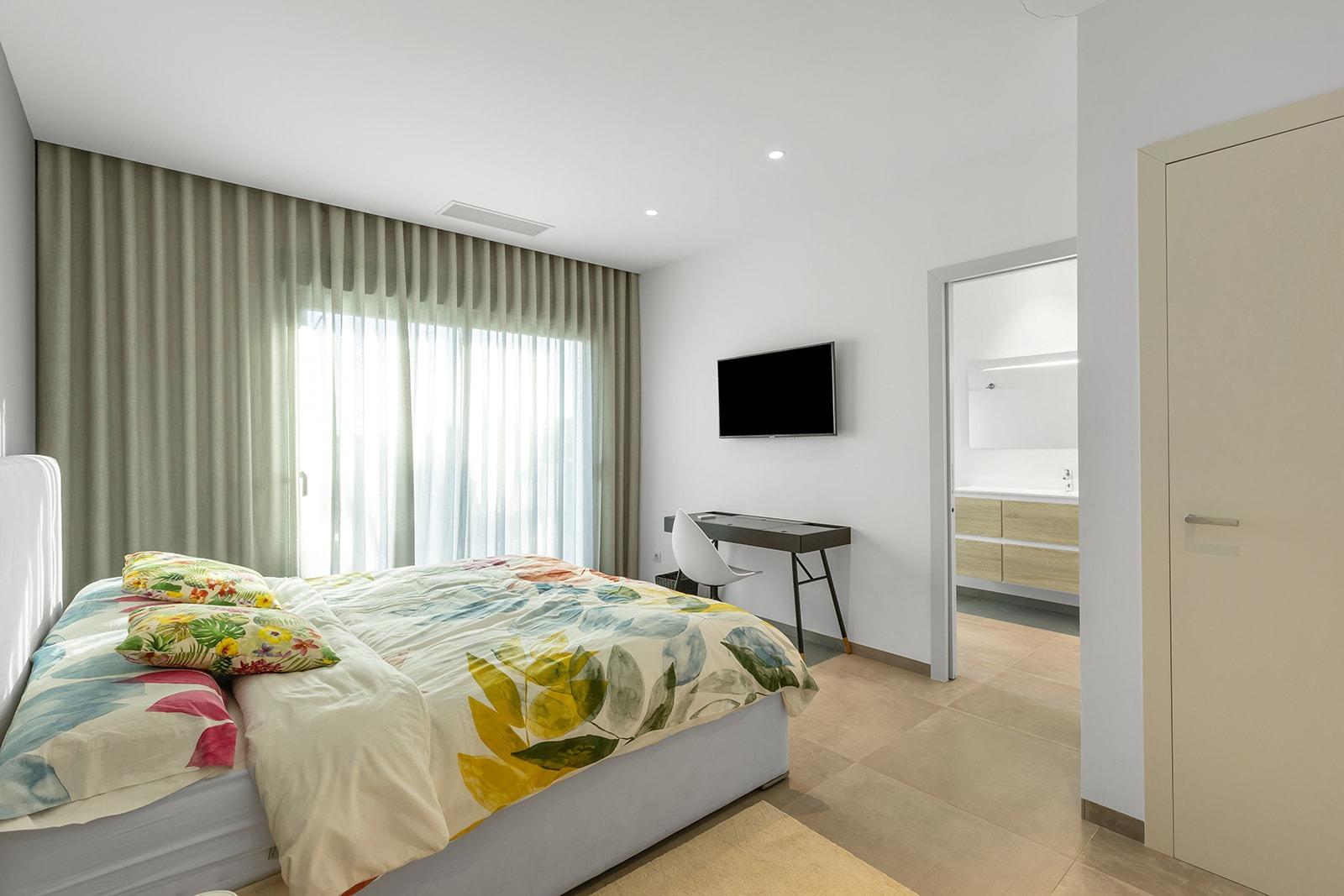 Bedroom in villa for sale in Orihuela