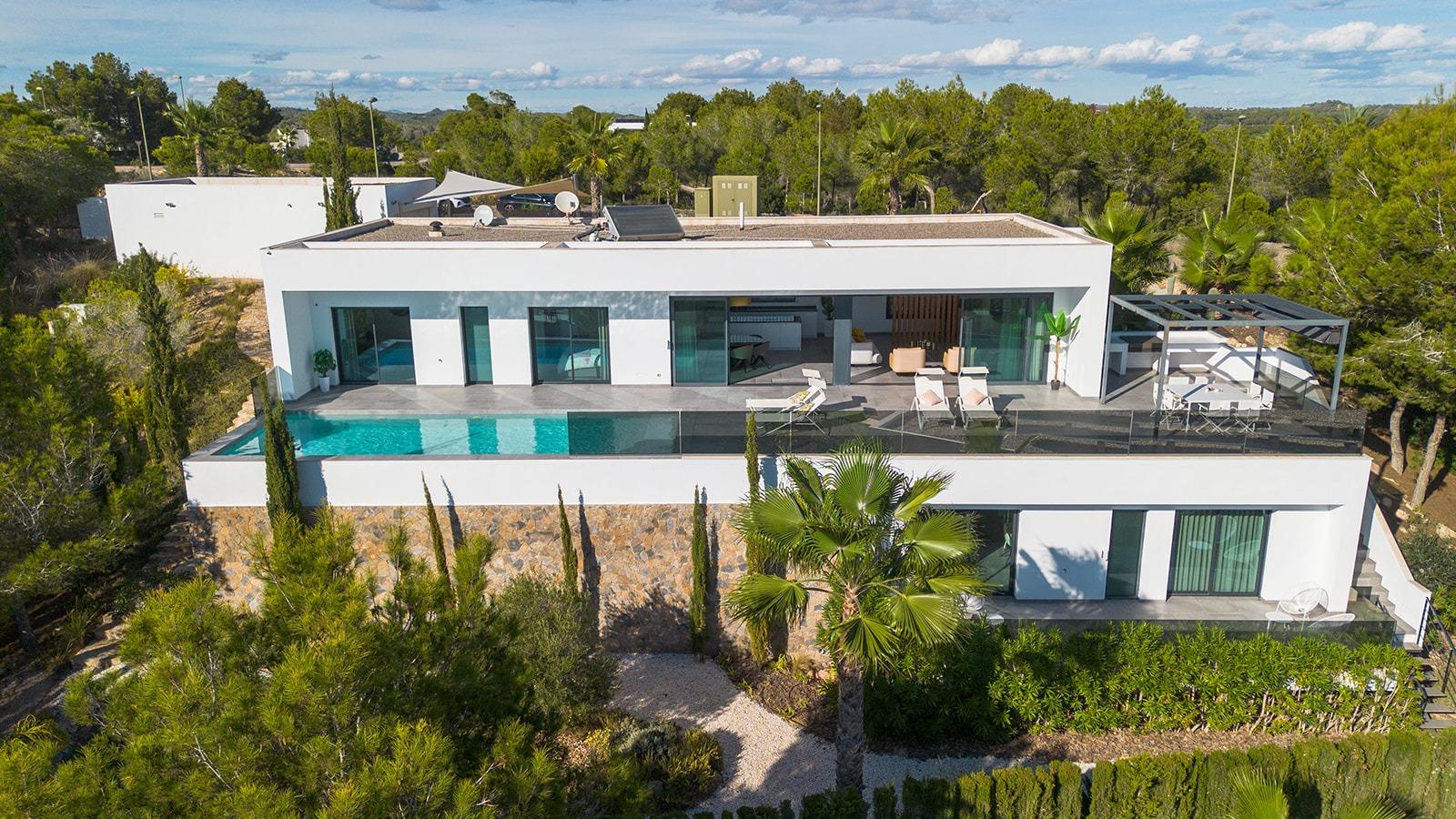 Luxury 4-Bedroom Villa with Golf Views in Las Colinas Golf & Country Club This spectacular modern vi