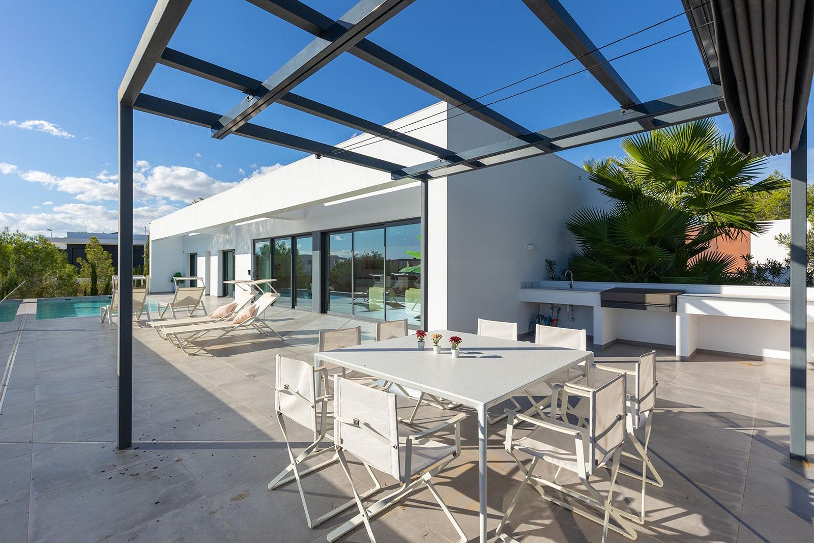Master bedroom in villa for sale in Orihuela