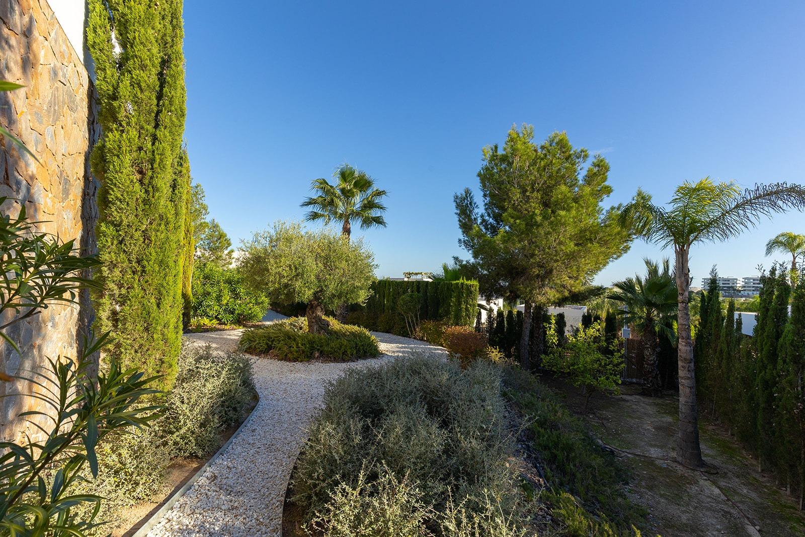 Garden in villa for sale in Orihuela