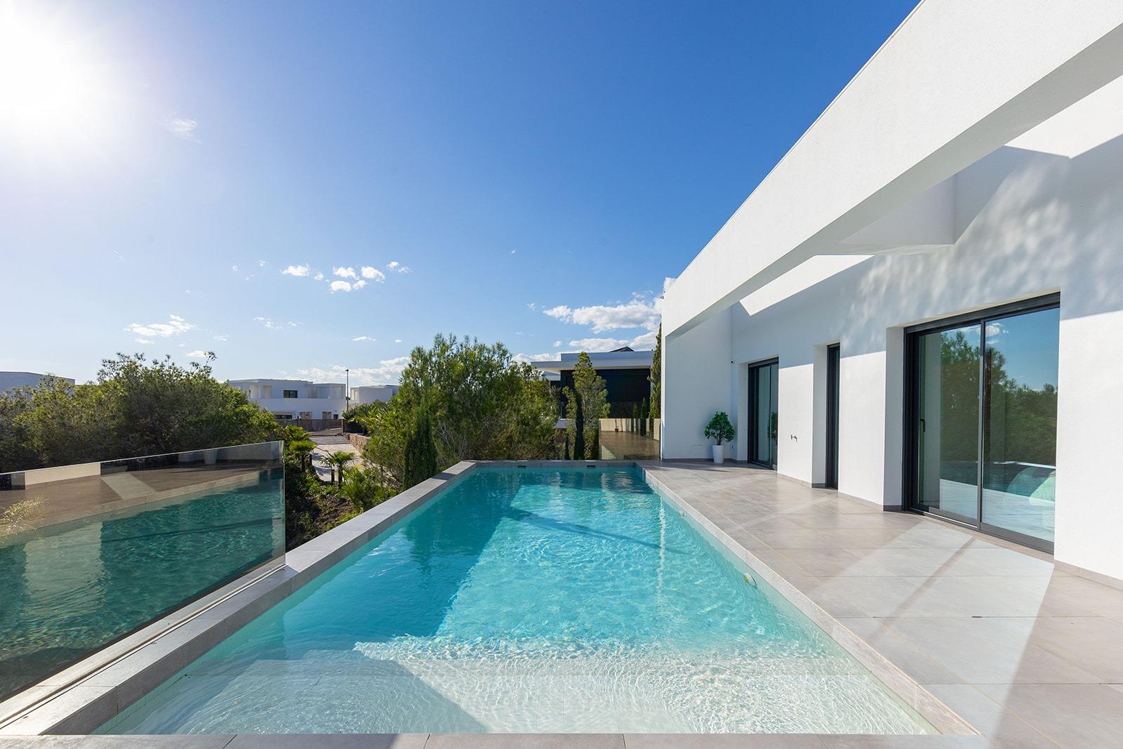 Bedroom in villa for sale in Orihuela