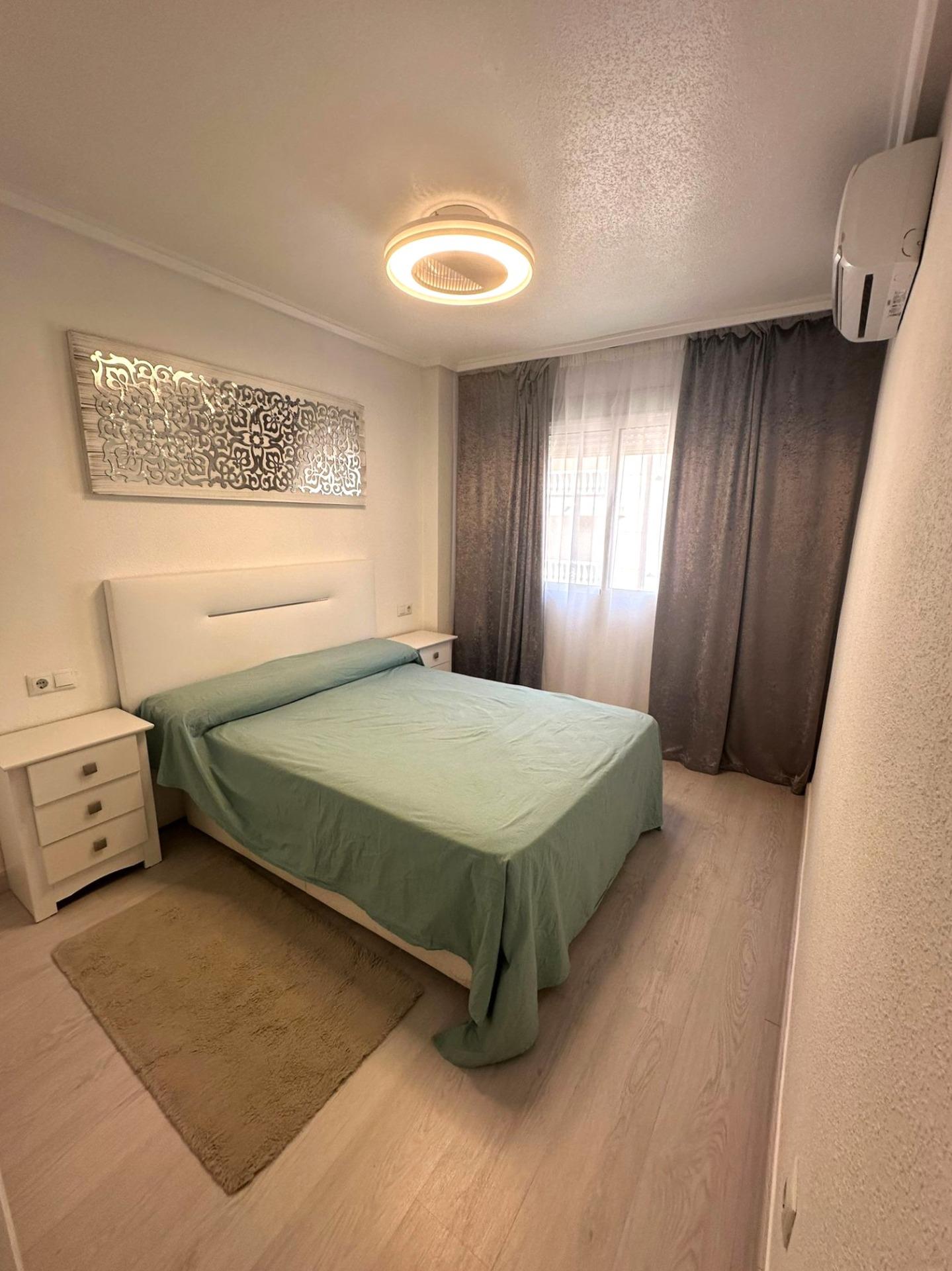 Bedroom in apartment for sale in Torrevieja
