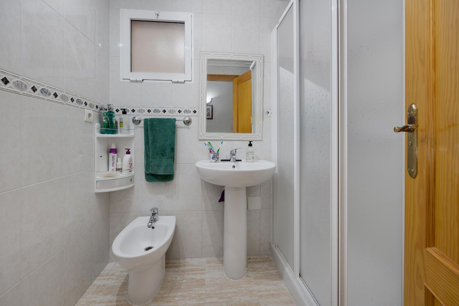 Bedroom in apartment for sale in Torrevieja