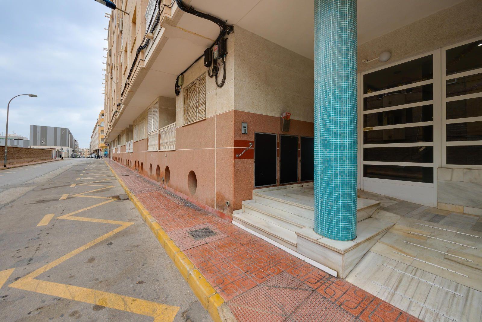 Bedroom in apartment for sale in Torrevieja
