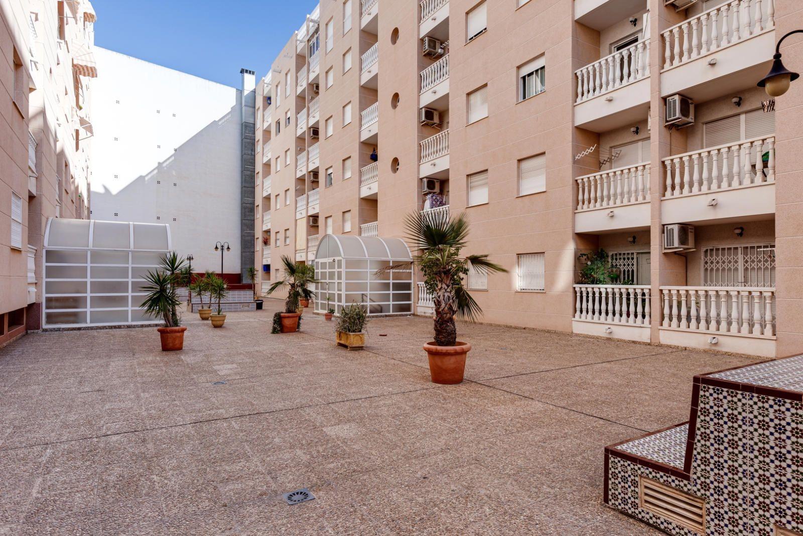 Bedroom in apartment for sale in Torrevieja