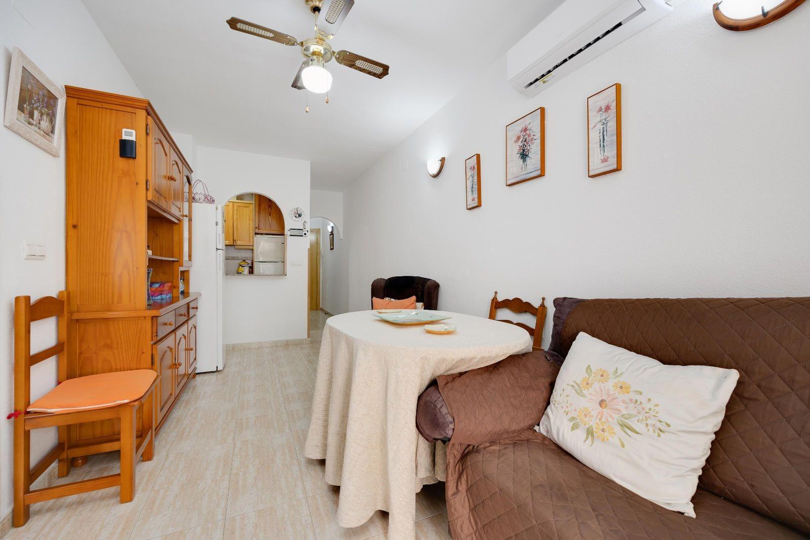 Bedroom in apartment for sale in Torrevieja