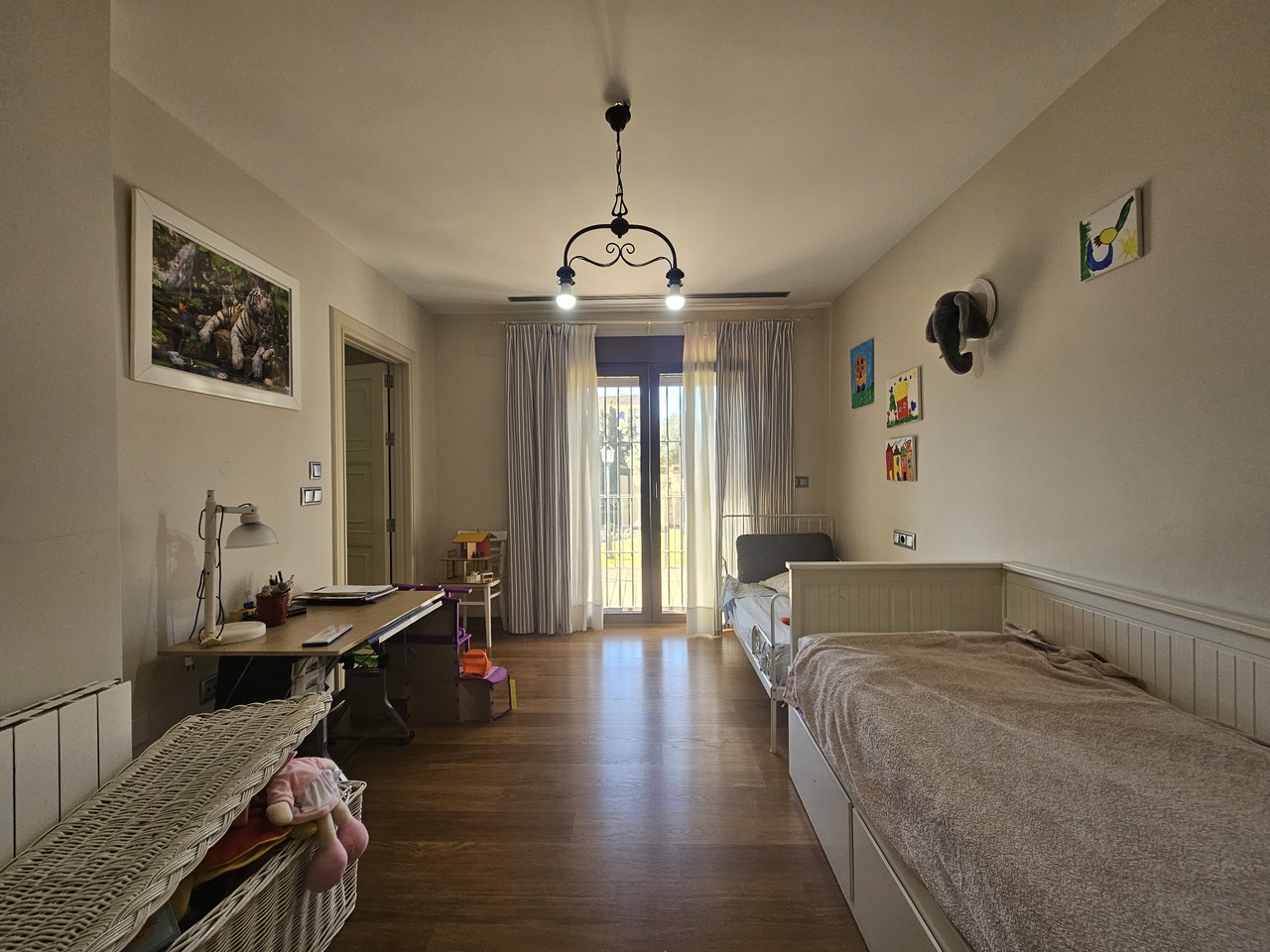 Master bedroom in villa for sale in La Manga Club